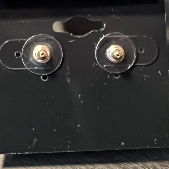 CUTE! Vintage Inspired Enamel & Gold Tone Earrings ✨ - Picture 9 of 9